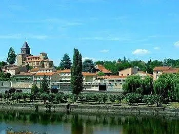 Logis L'estredelle Hotel 2*