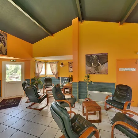 Logis L'estredelle Hotel