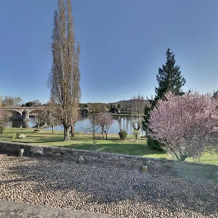 Logis L'estredelle Hotel