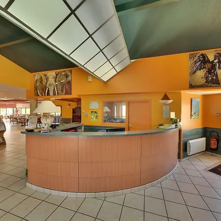 Logis L'estredelle Hotel